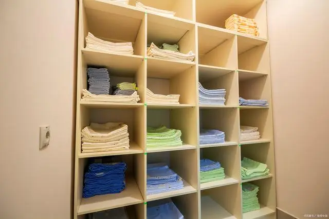 用塑料收纳箱放衣服能防潮防虫吗?