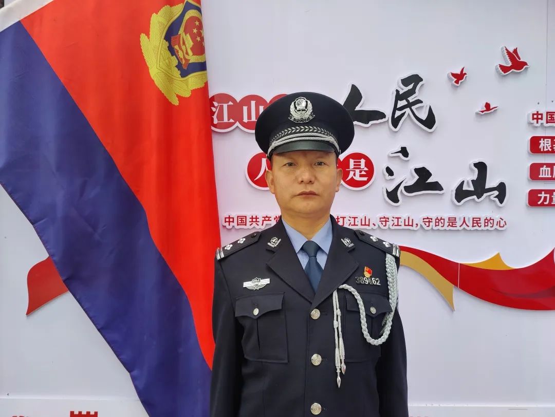 【你好,警察节】学训词 致警旗
