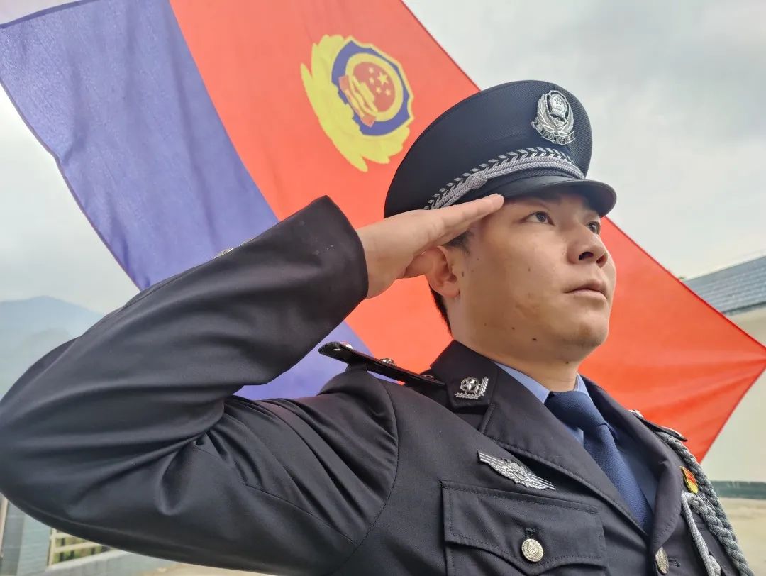 【你好,警察节】学训词 致警旗