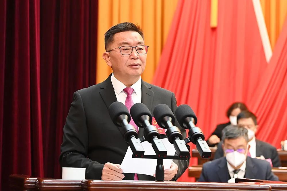 聚焦两会丨州十五届人大三次会议隆重开幕